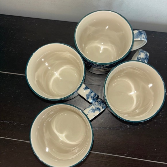 Set of 4 Mugs | Folk Craft by Tienshan | Cabin in the Snow | Sponge painted - Picture 6 of 11